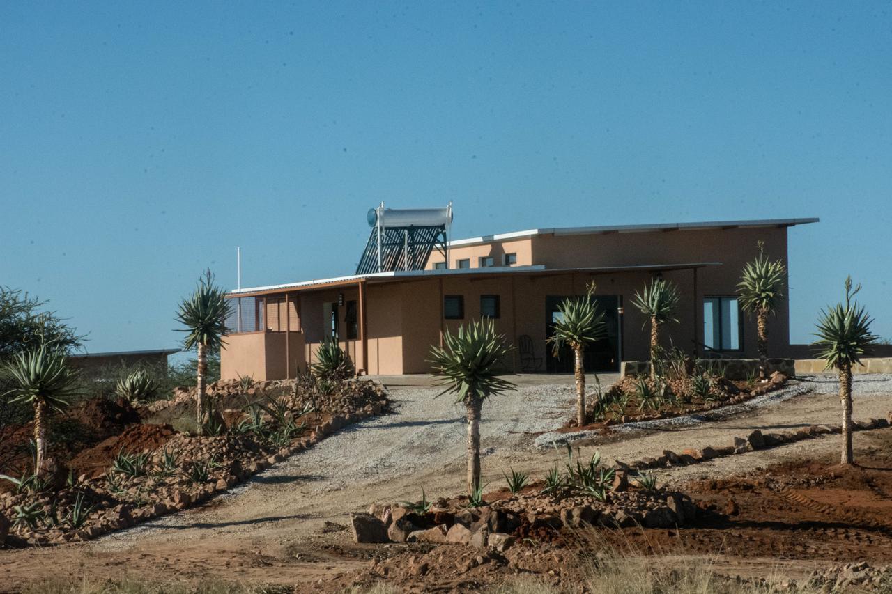 Cheetah View Lodge Otjiwarongo Exteriör bild
