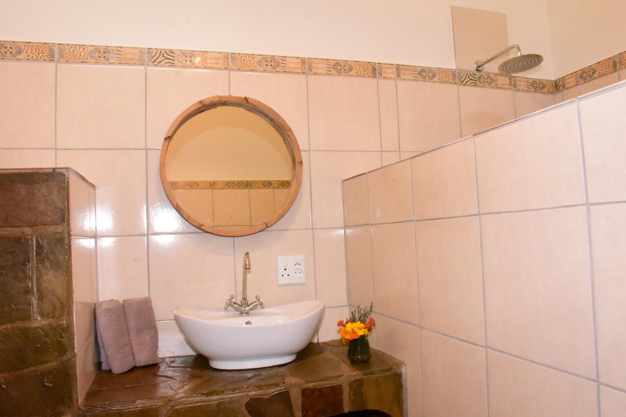Cheetah View Lodge Otjiwarongo Exteriör bild